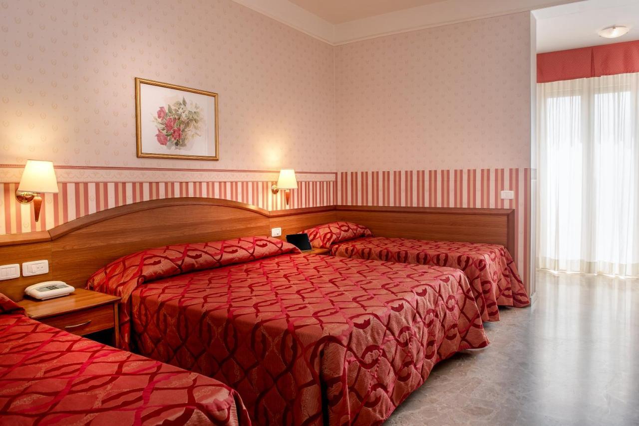 Hotel Tiffany Rimini Eksteriør billede