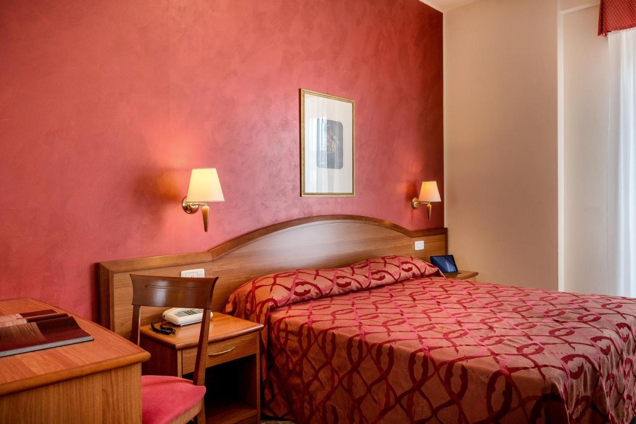 Hotel Tiffany Rimini Eksteriør billede