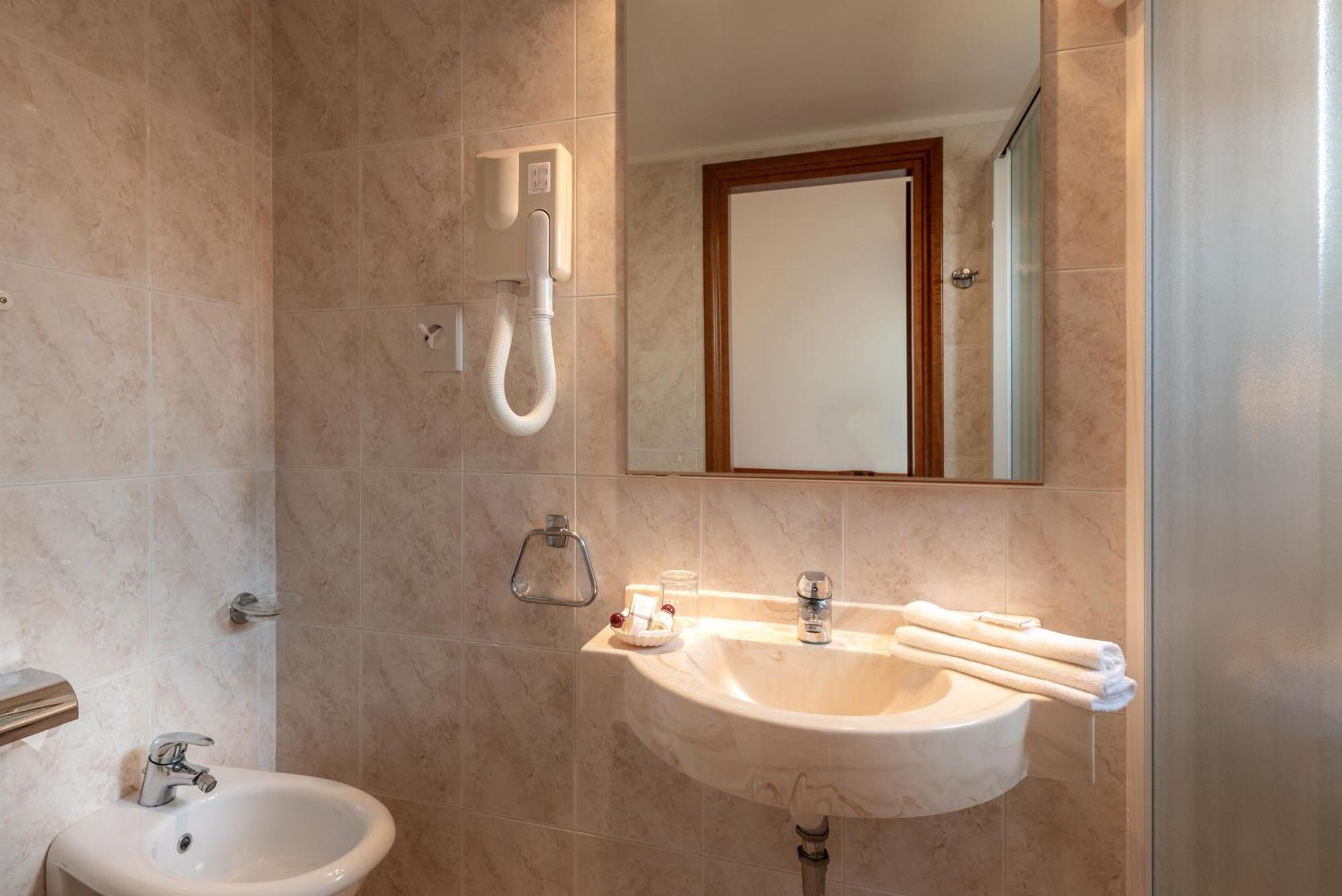 Hotel Tiffany Rimini Eksteriør billede