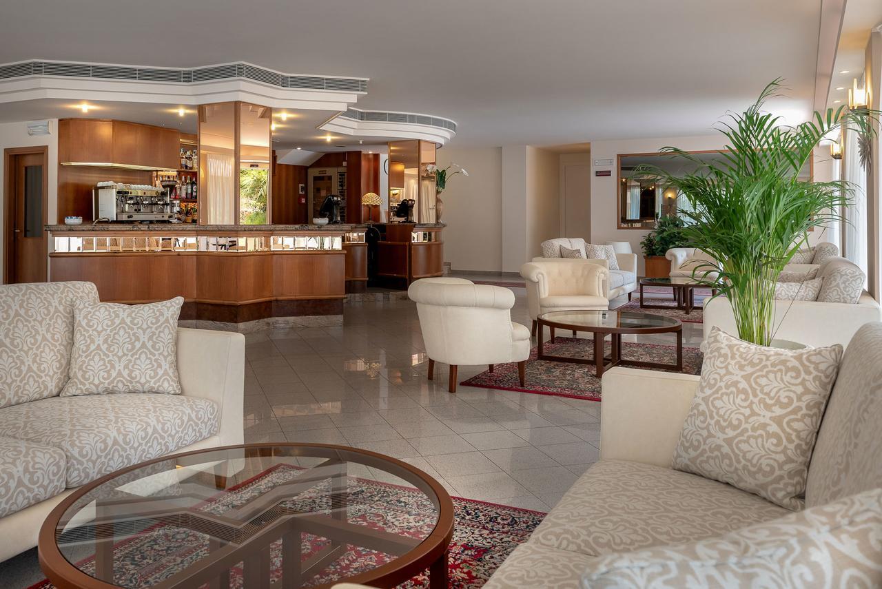 Hotel Tiffany Rimini Eksteriør billede