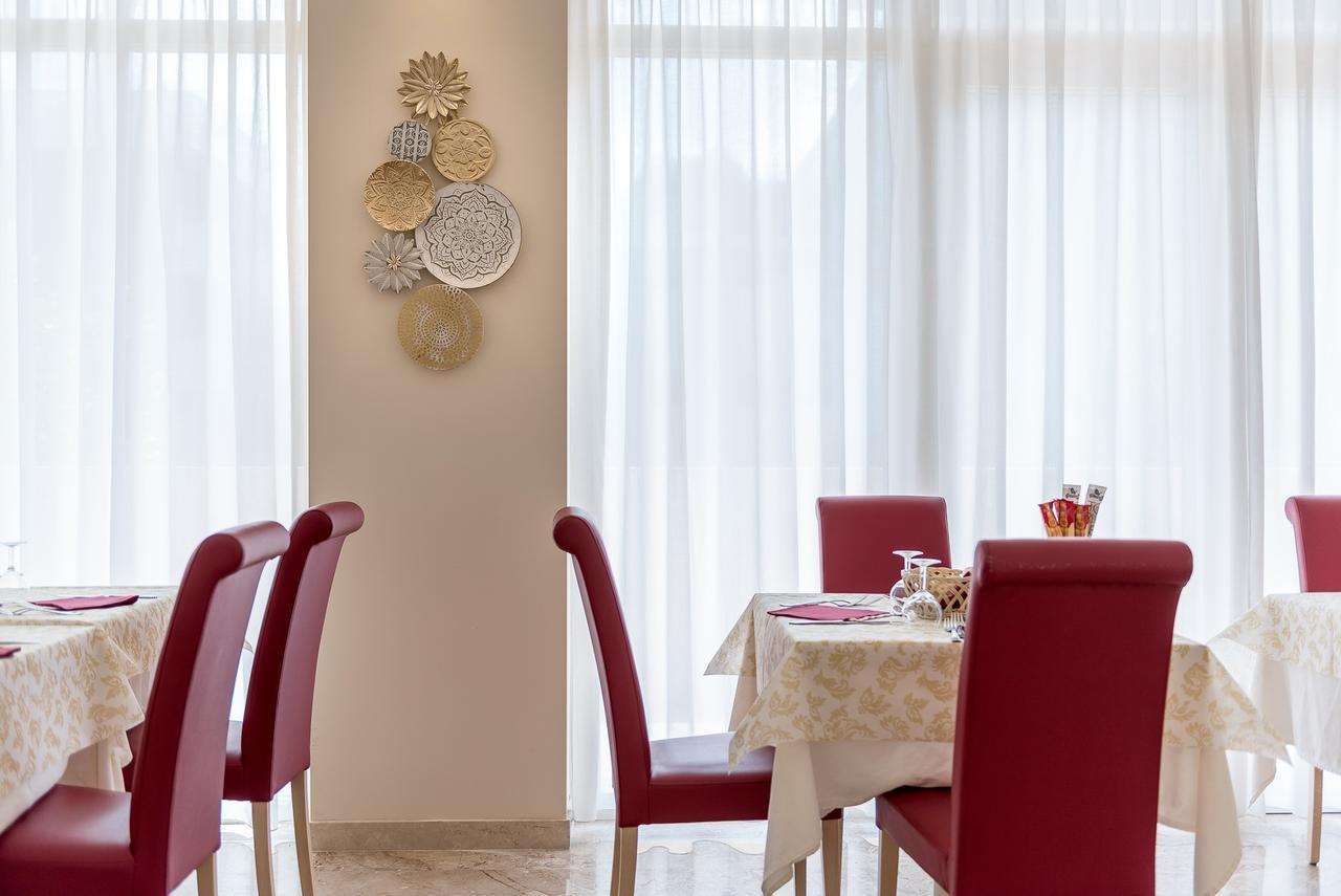 Hotel Tiffany Rimini Eksteriør billede