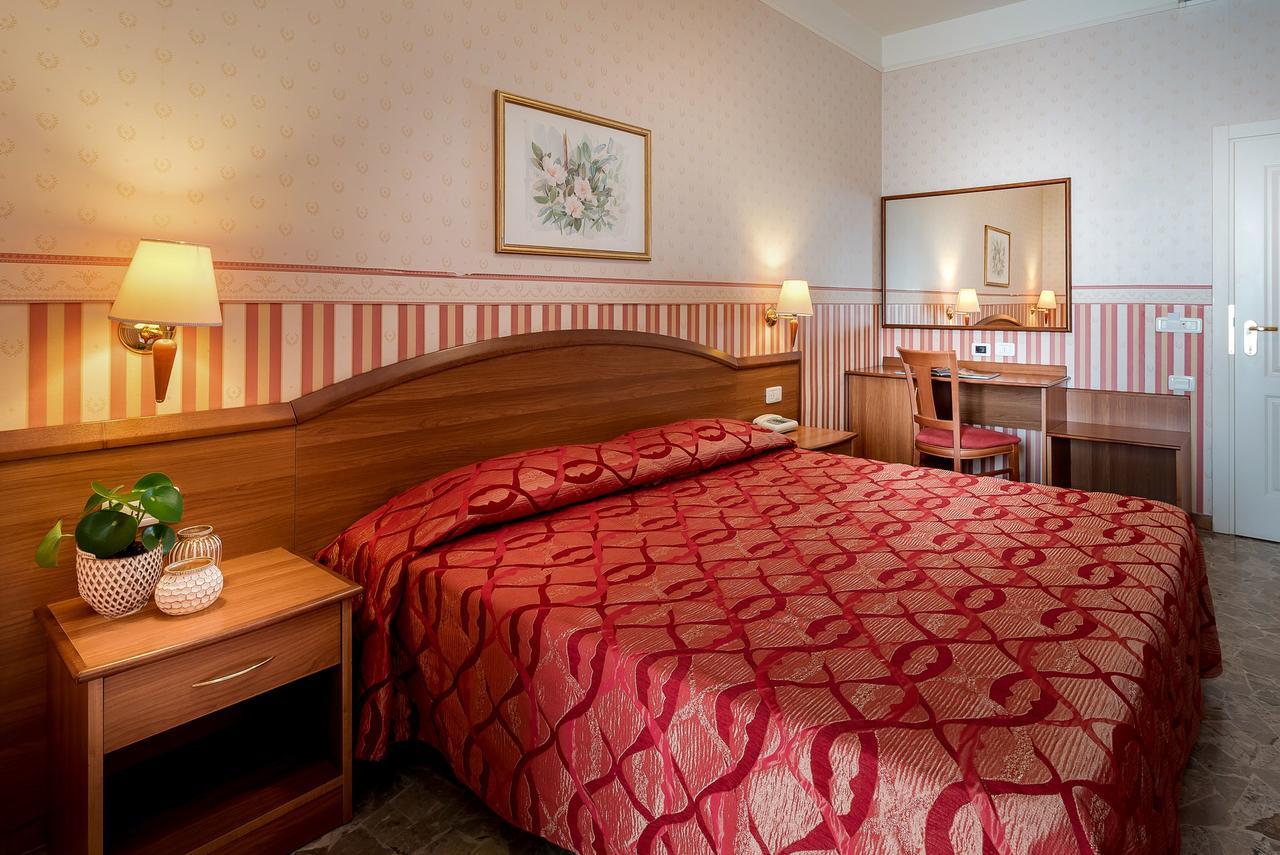 Hotel Tiffany Rimini Eksteriør billede