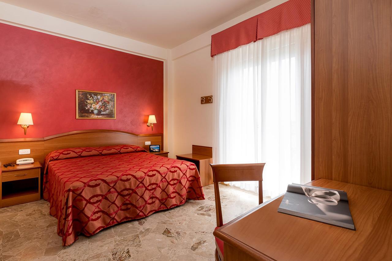 Hotel Tiffany Rimini Eksteriør billede